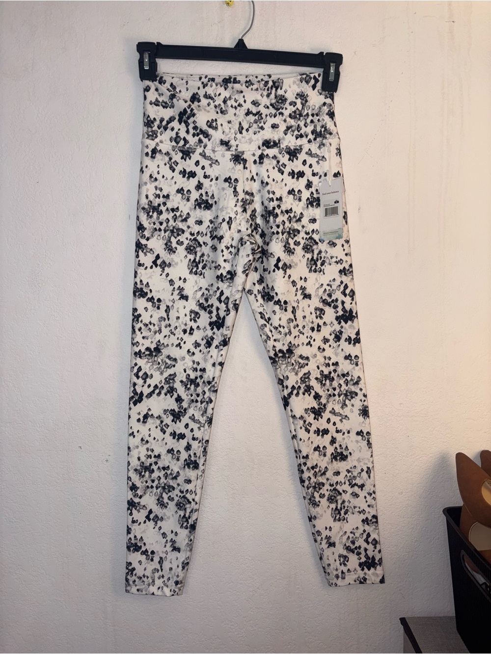 Women white  and Black Speckled Leggings